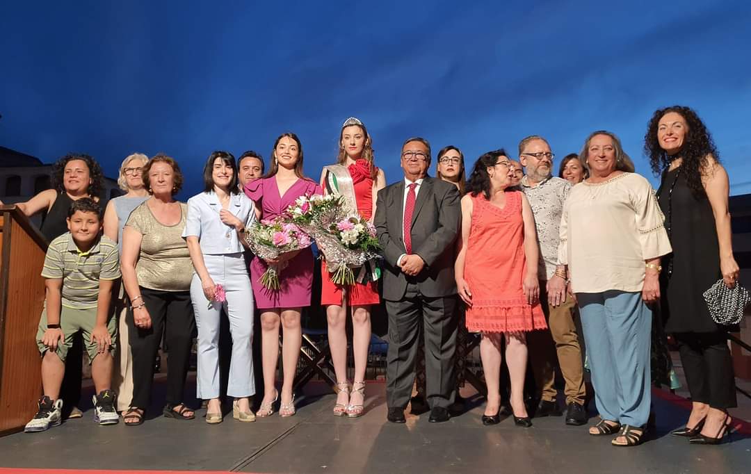 Luna Gonzalo Díaz es coronada como reina de la barriada de San Antonio