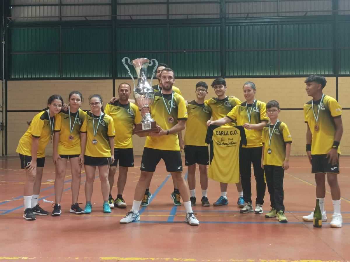 El club Aris se proclama campeón de la liga extremeña de clubes de bádminton 