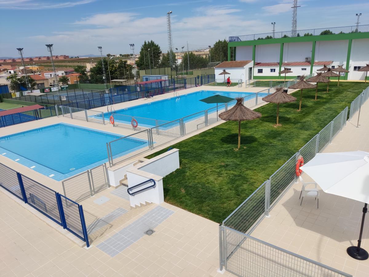 La piscina de verano ya ha abierto sus puertas tras una remodelación de un millón de euros