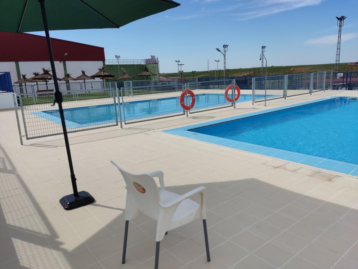 La piscina de verano ya ha abierto sus puertas tras una remodelación de un millón de euros