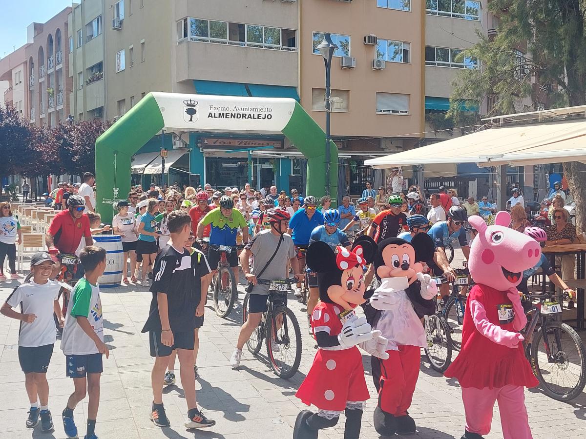 Éxito de participación en la I Marcha Popular del Pijama contra el cáncer infantil 