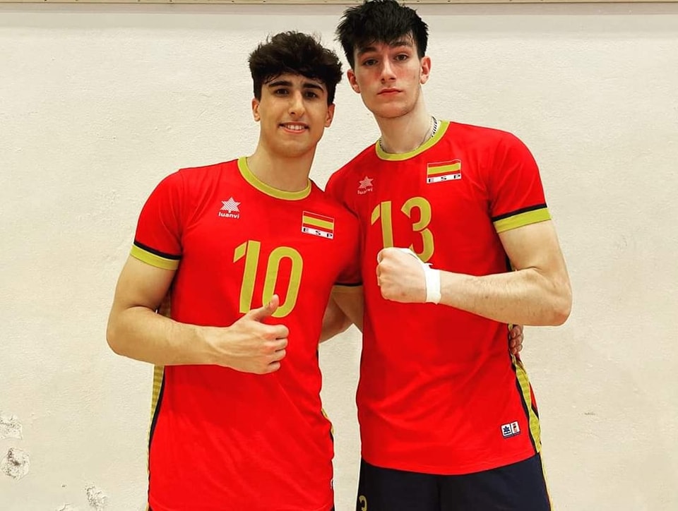 Victoria de la Selección Española sub19 con dos jugadores del CV Almendralejo