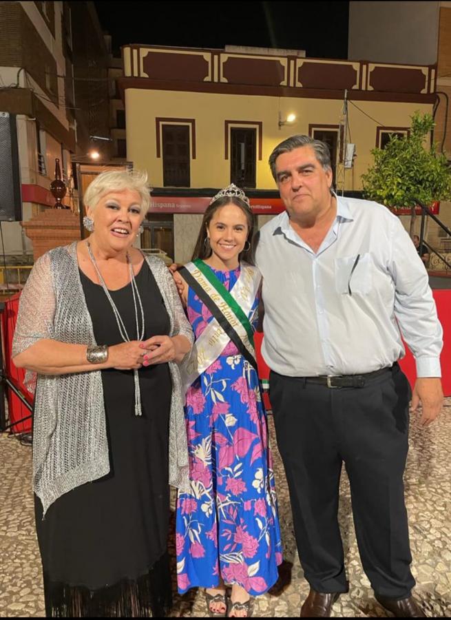 La joven Mar Salguero Moreno es coronada como reina de la zona centro