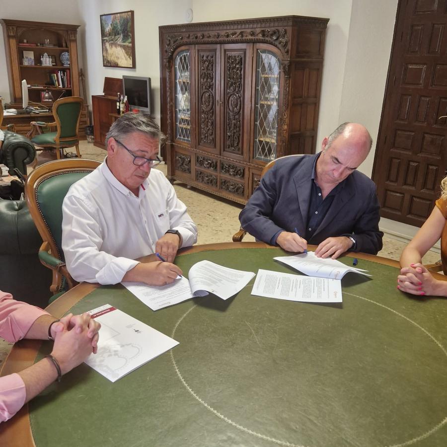 El Ayuntamiento renueva el convenio de colaboración con la Cámara de Badajoz