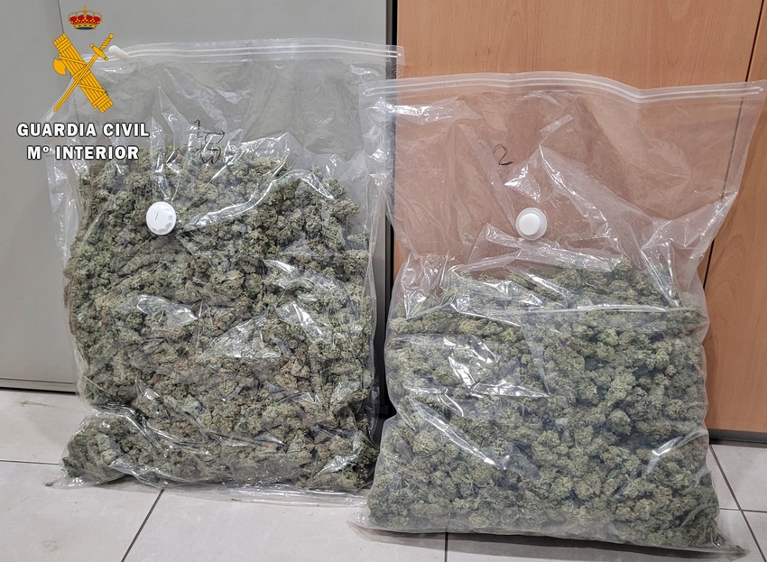 La Guardia Civil interviene en Torremejía más de tres kilos de marihuana