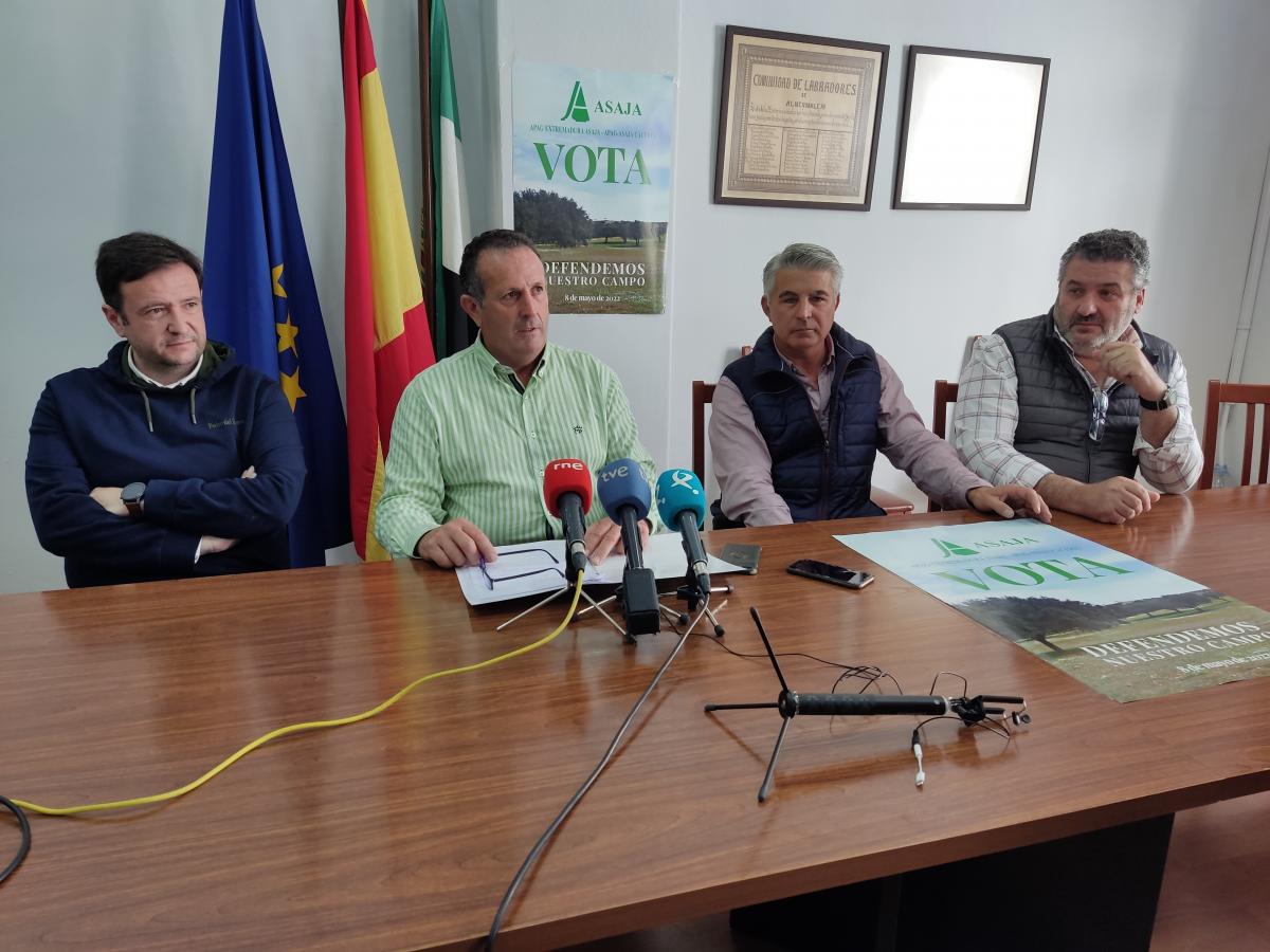 APAG Extremadura ASAJA y la CLYGAL estiman una merma de casi el 25 en la campaña de uva