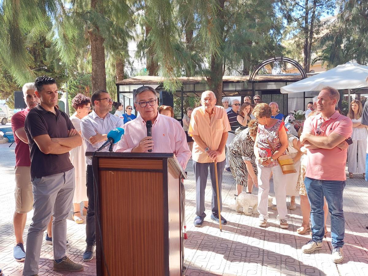 Diferentes colectivos reconocen a sus ‘abuelos de oro’ en una jornada de convivencia