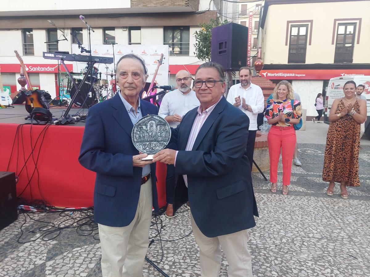 Paco Castilla Pardo, Curro, homenajeado durante la inauguración de la Semana del Comercio