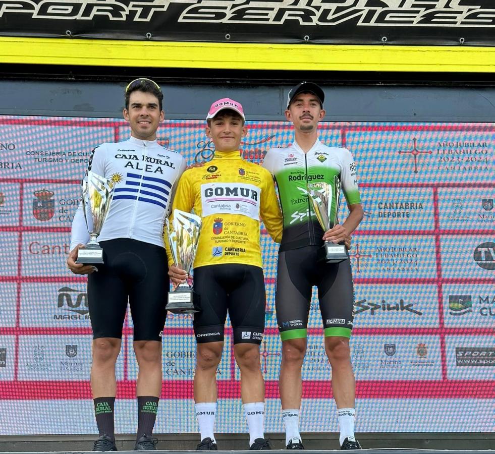 Alberto Álvarez, tercer clasificado y pódium final en Vuelta a Cantabria