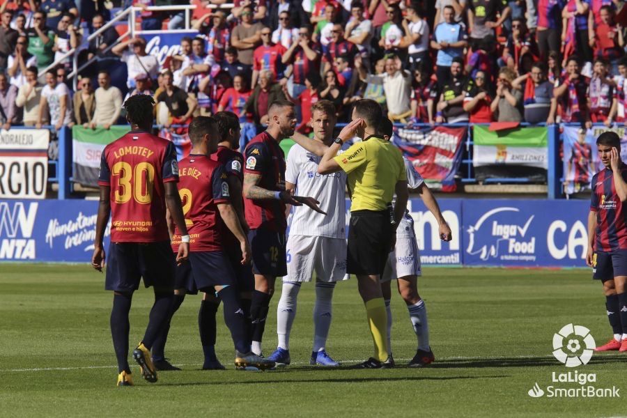 El Extremadura continúa en descenso tras perder ante el Oviedo