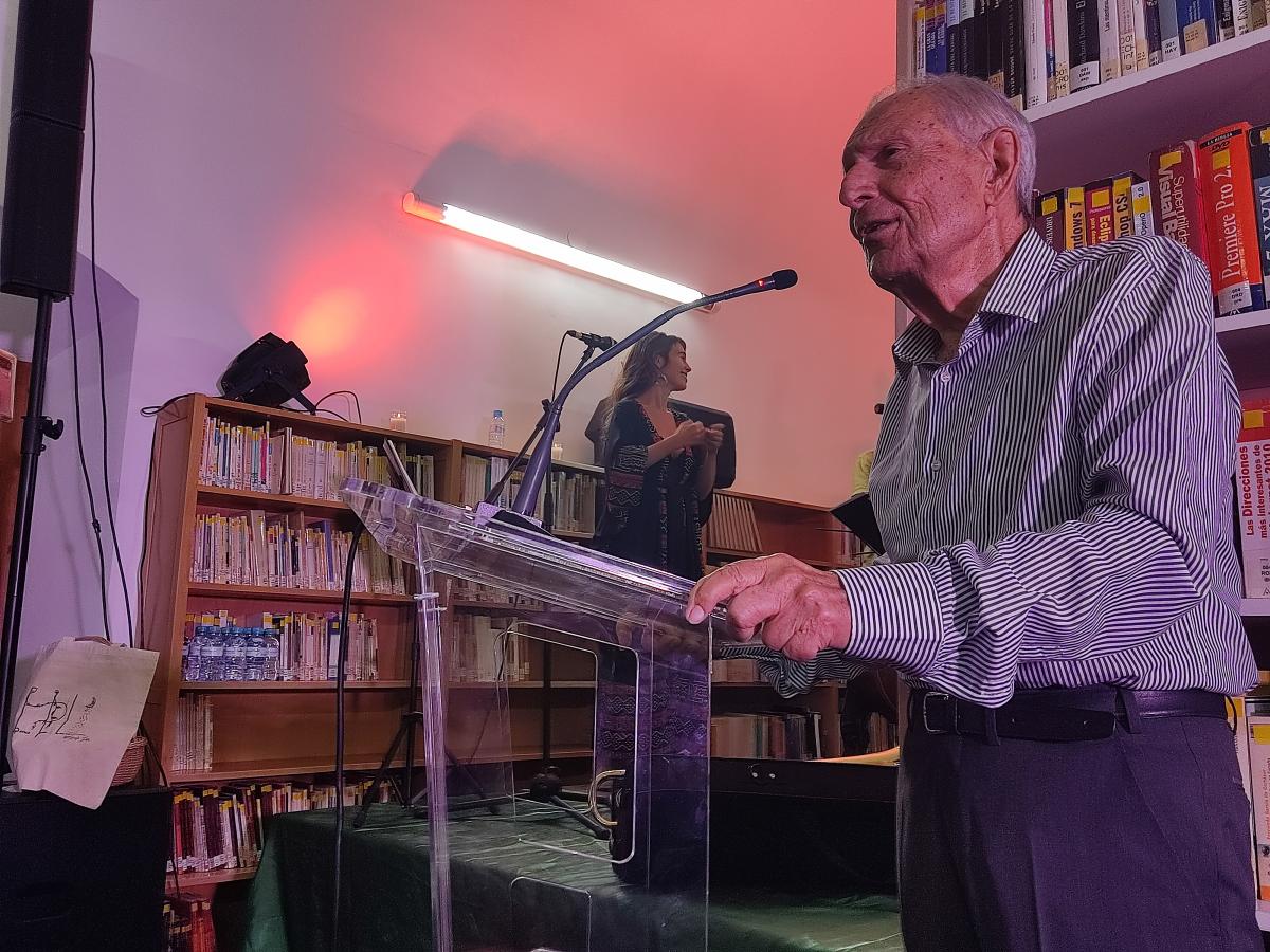 Silvestre Gómez Zafra da nombre a la sala de lectura de la biblioteca municipal