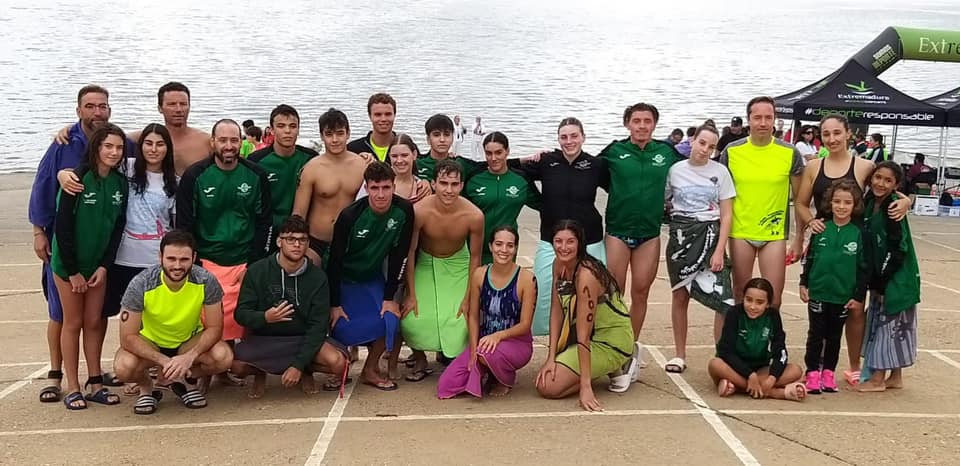 El Club Natación Almendralejo, campeón de Extremadura de aguas abiertas