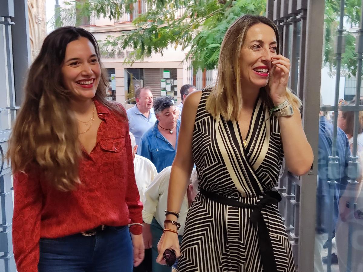 El Partido Popular de Almendralejo inaugura nueva sede en la plaza de la Iglesia