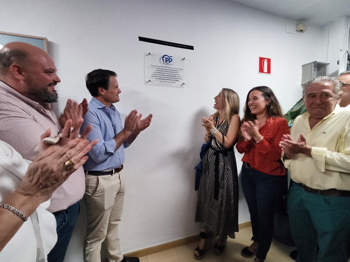 El Partido Popular de Almendralejo inaugura nueva sede en la plaza de la Iglesia