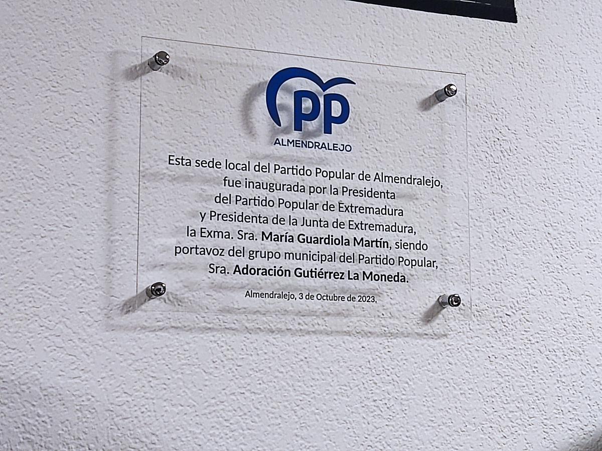 El Partido Popular de Almendralejo inaugura nueva sede en la plaza de la Iglesia