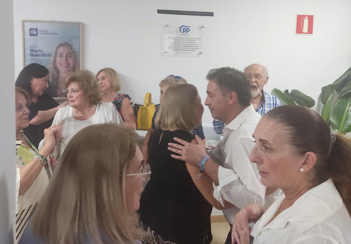 El Partido Popular de Almendralejo inaugura nueva sede en la plaza de la Iglesia