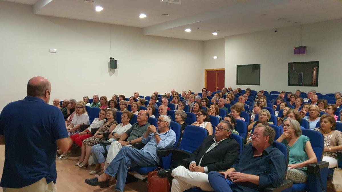 Inaugurado un nuevo curso de la Universidad de Mayores en el Palacio del Vino