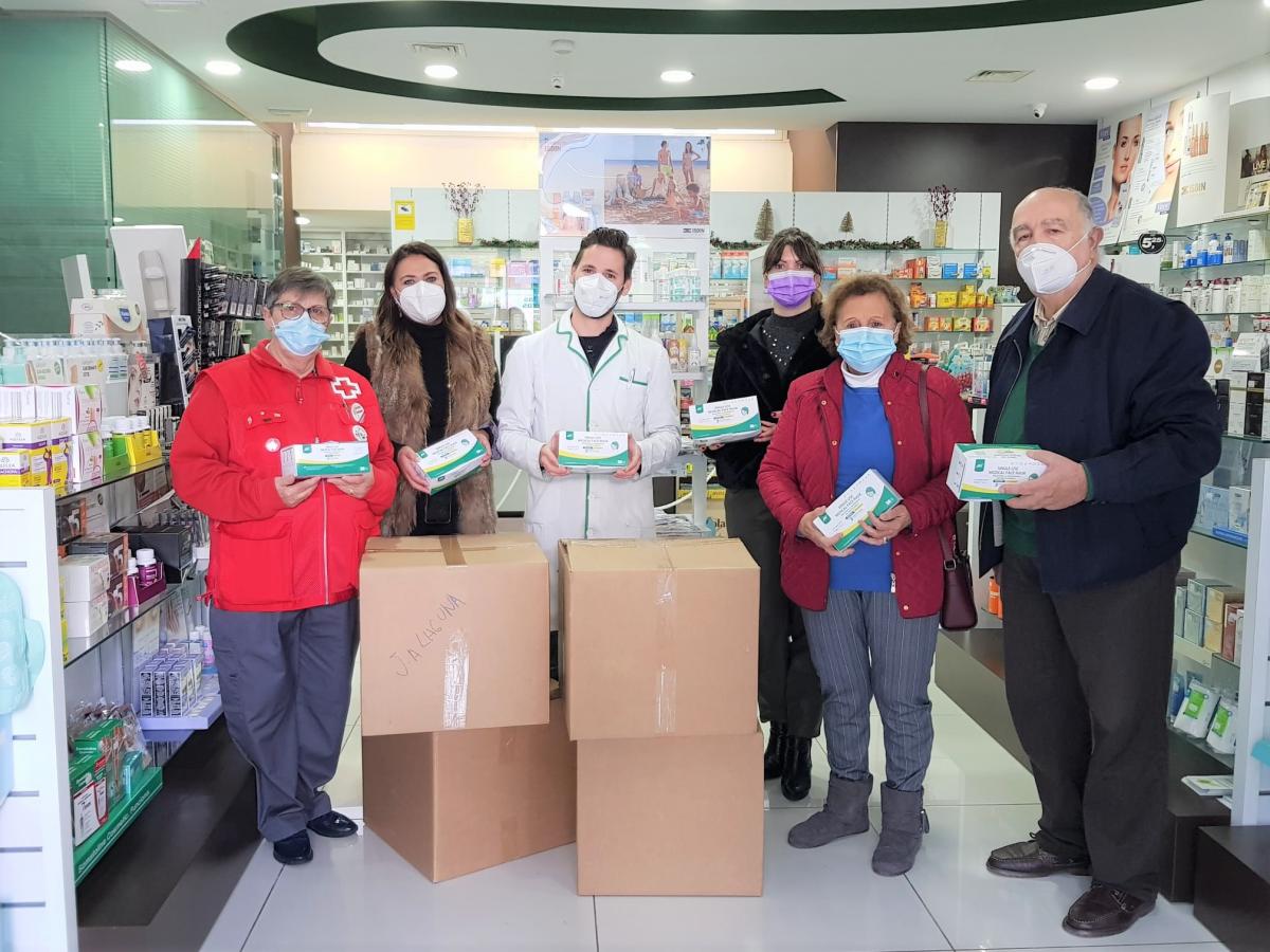 Entregan a la Plataforma Solidaria las 20.000 mascarillas no retiradas en las farmacias