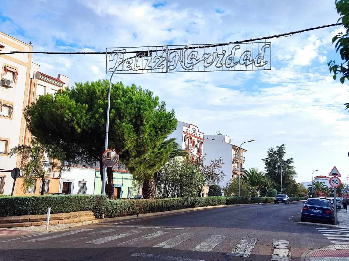 Comienza la instalación del alumbrado extraordinario de Navidad