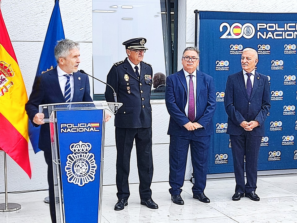 Grande-Marlaska inaugura la nueva comisaría de Policía Nacional en Almendralejo