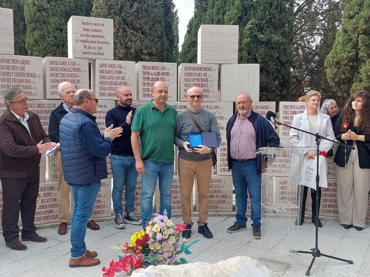 Inaugurado el memorial en homenaje a las víctimas de la represión franquista