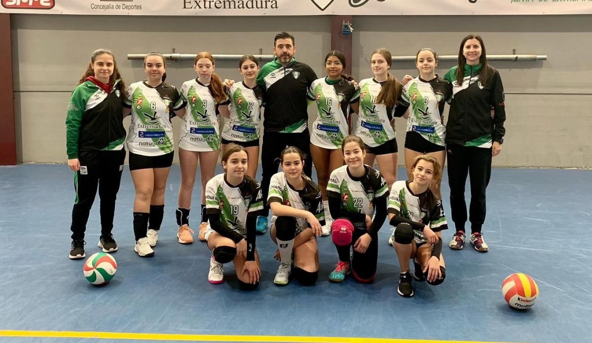 El club voleibol Almendralejo participa en la Copa de España con las categorías inferiores