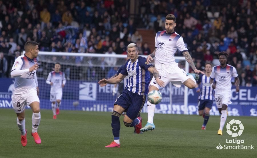 El Extremadura saca un punto en un encuentro sin goles ante la Ponferradina