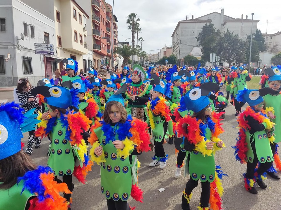 Centros educativos y Ayuntamiento deciden celebrar el desfile infantil el día 16