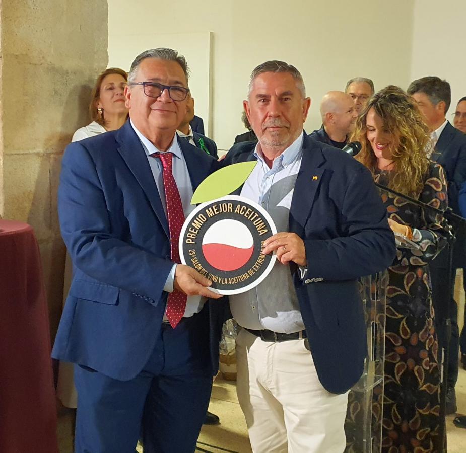 Entregados los premios a los mejores vinos, aceitunas  y aceites de Iberovinac