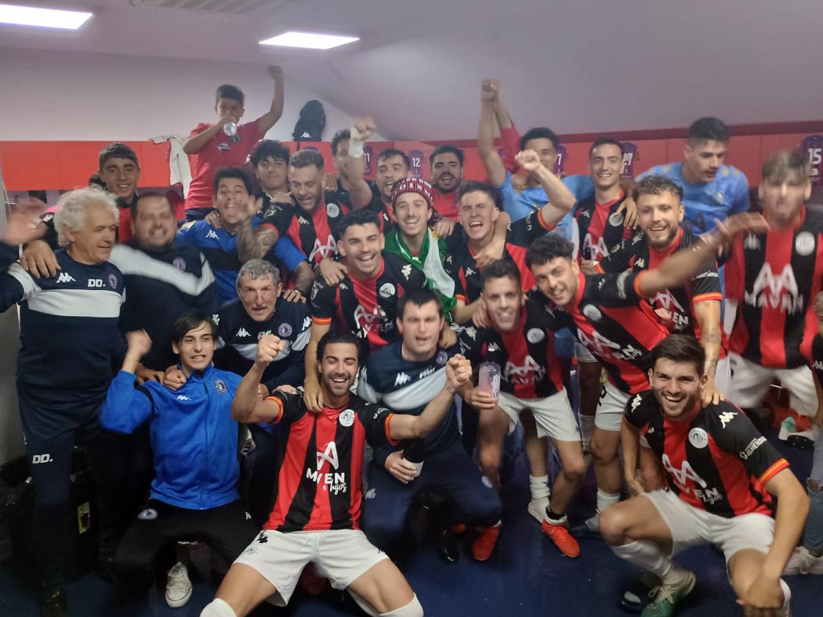 El Extremadura logra el ascenso a Tercera RFEF arropado por su afición
