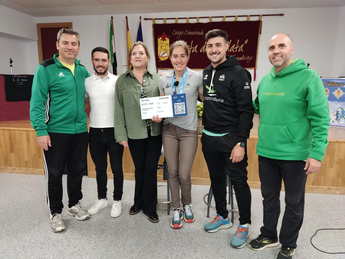 La olímpica Estefanía Fernández traslada los valores del deporte a los alumnos del Ruta