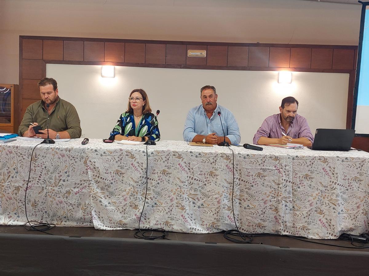 La Consejera de Agricultura Mercedes Morán asiste a la Junta Ordinaria de la Comunidad de Regantes 