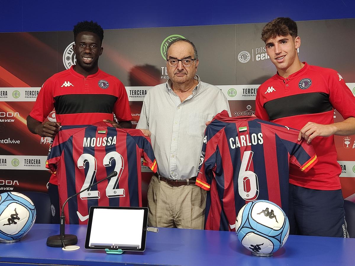 El Extremadura presenta oficialmente a Moussa y Carlos Fernández