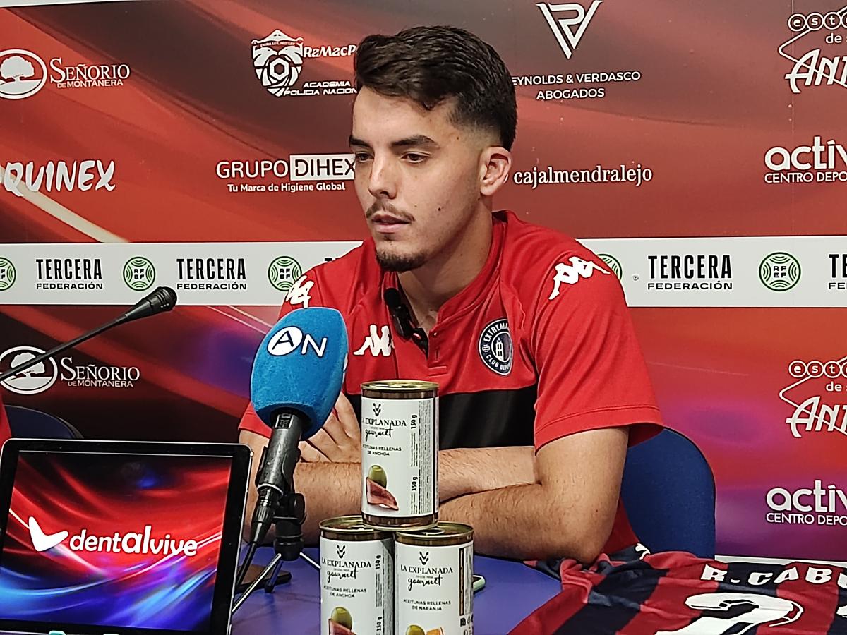 David Robador y Rubén Cabezas, presentados oficialmente por el Extremadura