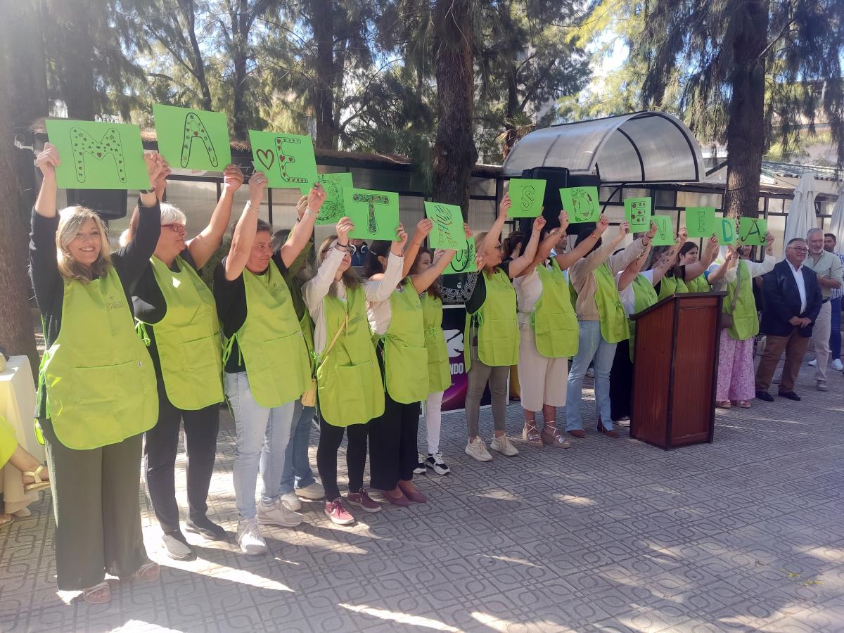 Más de un centenar de mayores participa de una jornada intergeneracional en el día del abuelo