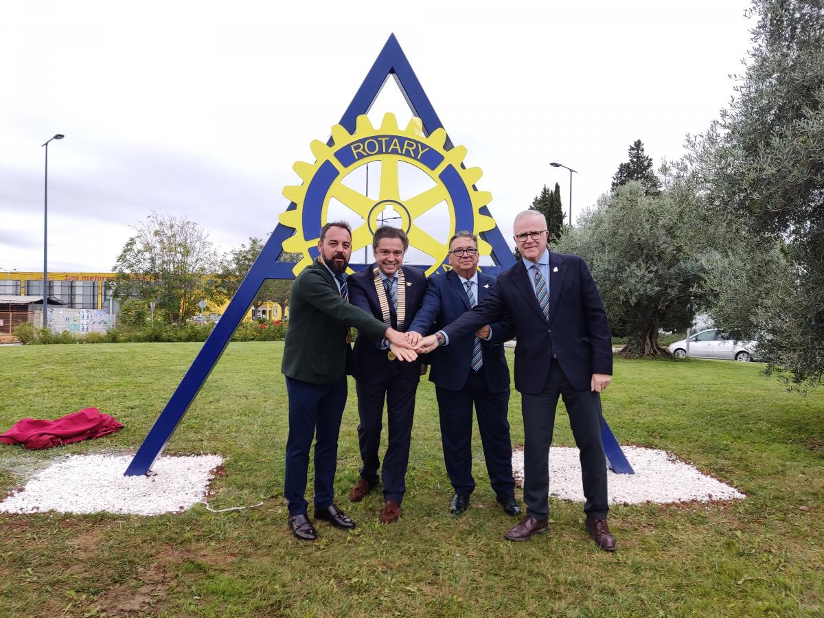 Club Rotary cuenta ya con la ‘rueda rotaria’ que da la bienvenida a la ciudad