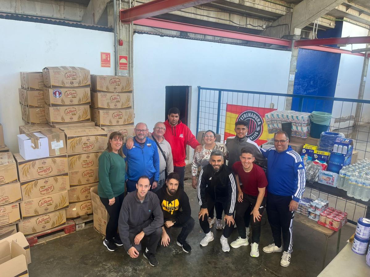 Diversos colectivos se vuelcan con la recogida de ayuda para Valencia