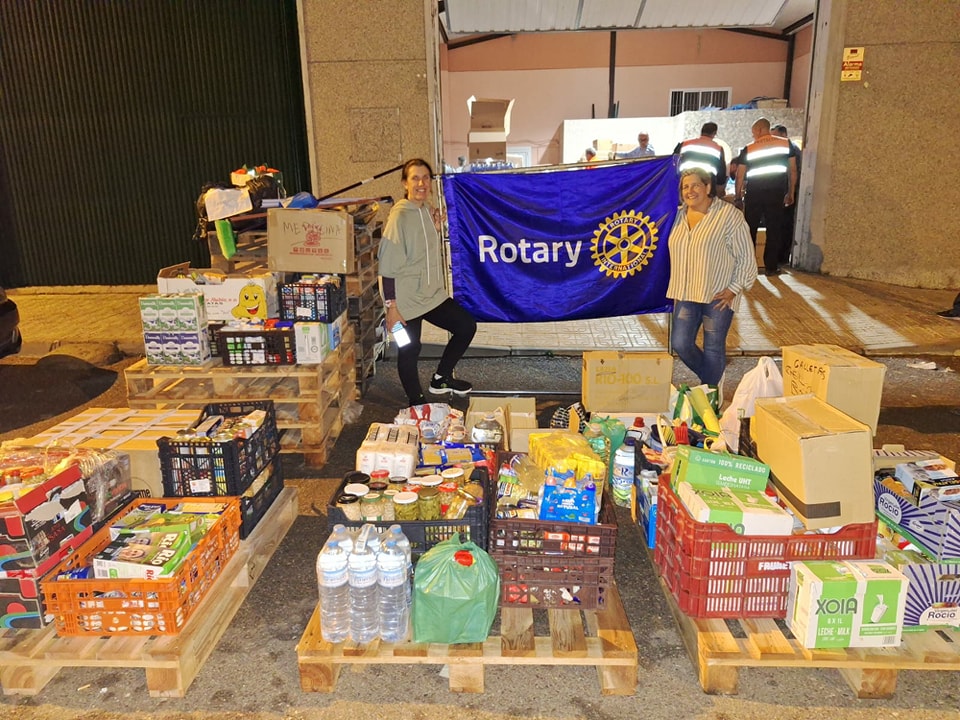 Diversos colectivos se vuelcan con la recogida de ayuda para Valencia