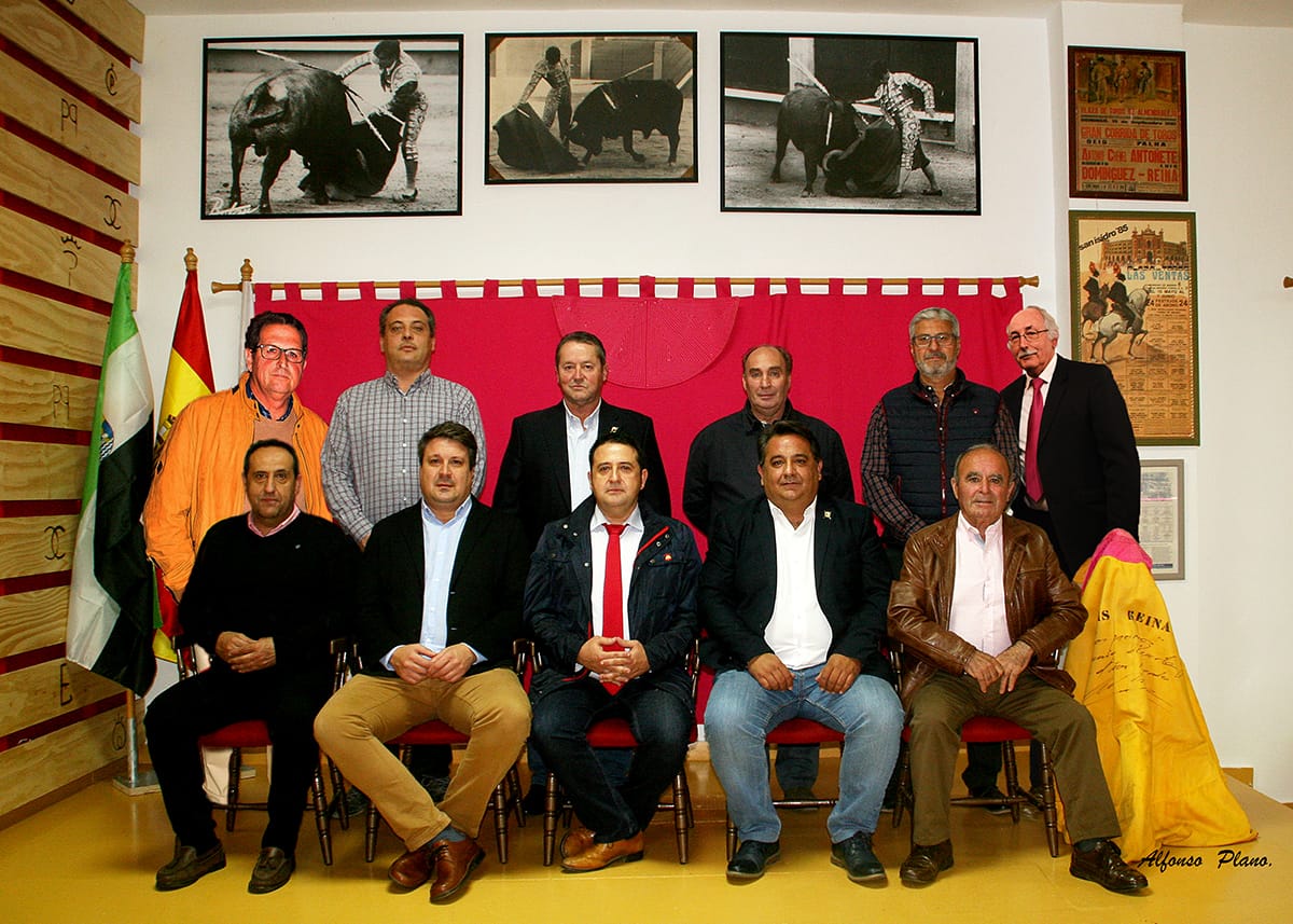 La peña taurina Luis Reina gestionará la plaza de toros de Almendralejo