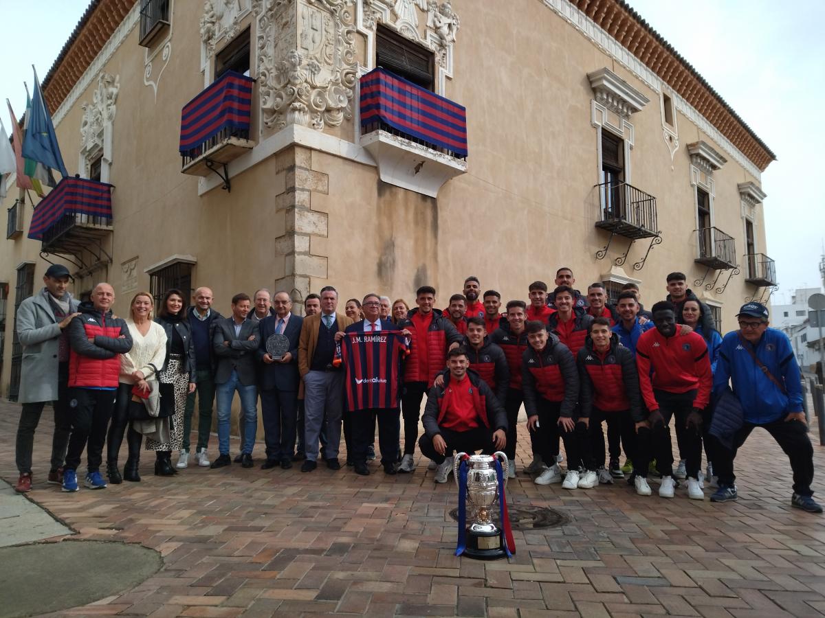 El alumbrado navideño será encendido por los jugadores del CD Extremadura