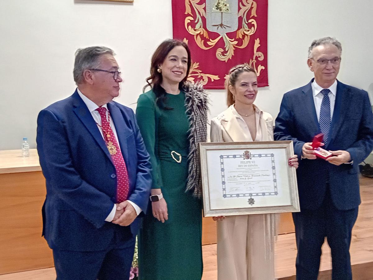 La doctora Victoria Trasmonte recibe la Cruz de Oficial de la Orden del Mérito Civil