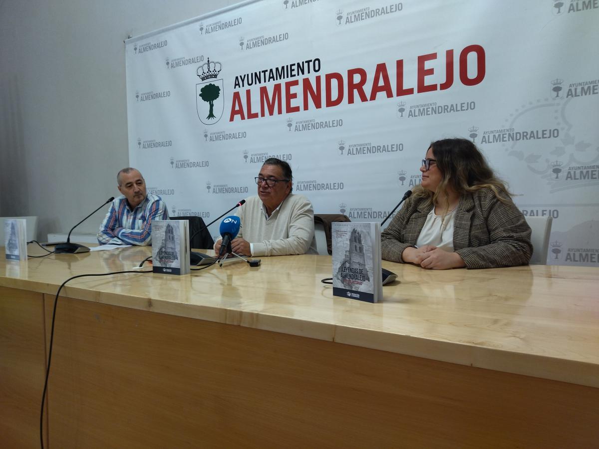 Fernando Sierra plasma en un libro las ‘Leyendas de Almendralejo y otras historias’