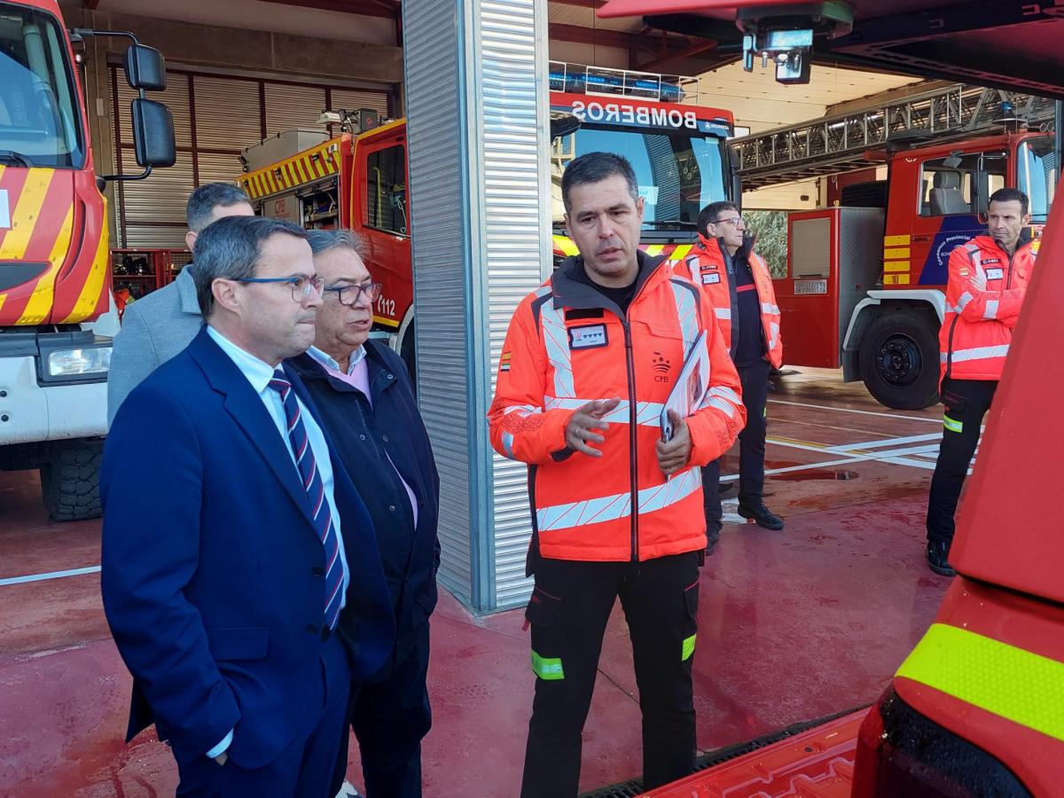 El parque de bomberos de Almendralejo recibe un nuevo vehículo 