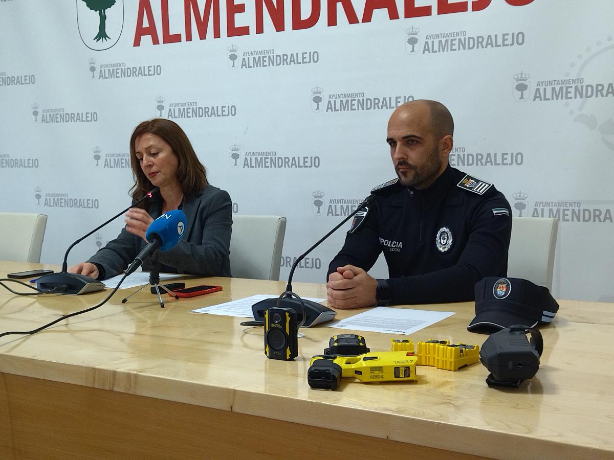 La Policía Local incorpora una pistola Táser con cámaras corporales