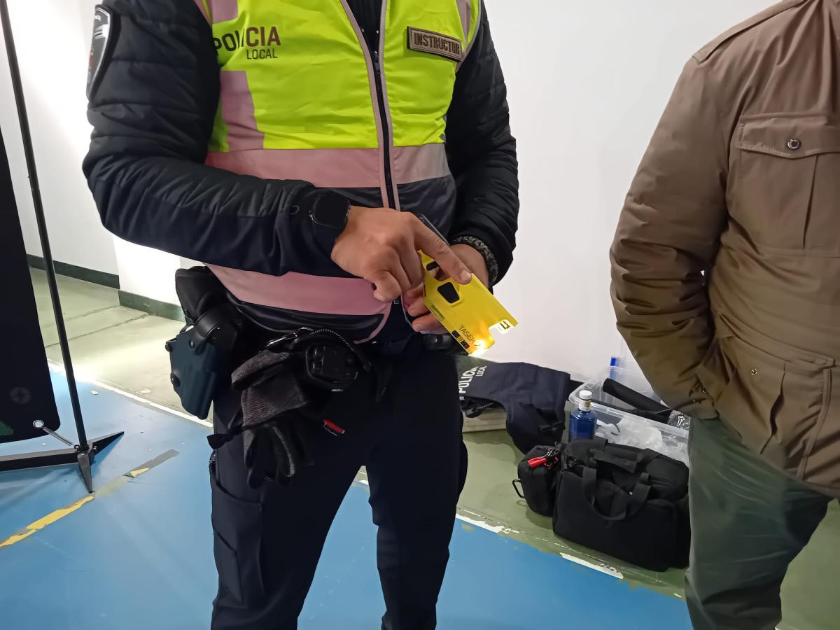 La Policía Local incorpora una pistola Táser con cámaras corporales