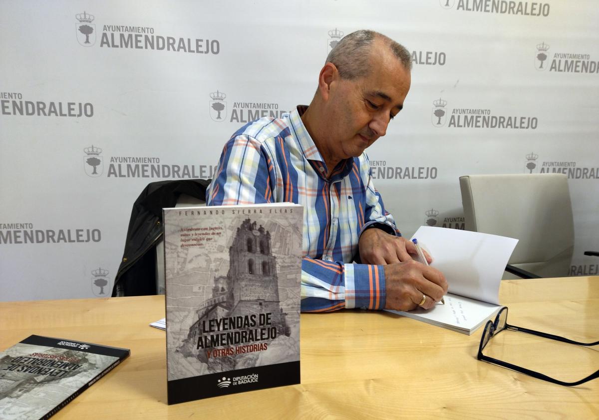 Fernando Sierra, agradecido por la acogida de su libro de leyendas