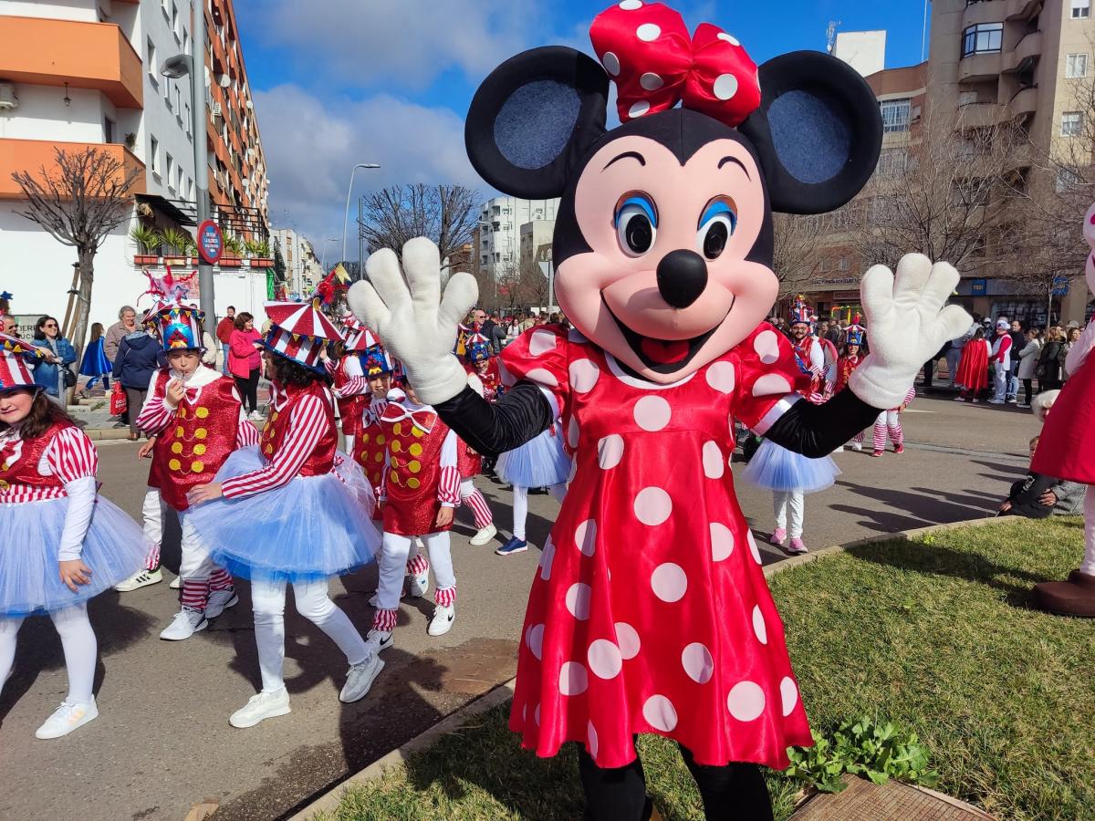 El desfile infantil de carnaval acabará con un espectáculo en el campo de fútbol