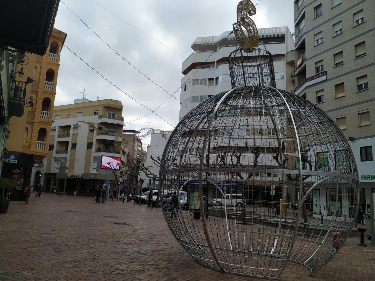 Un centenar de motivos navideños se encenderán este jueves en Almendralejo