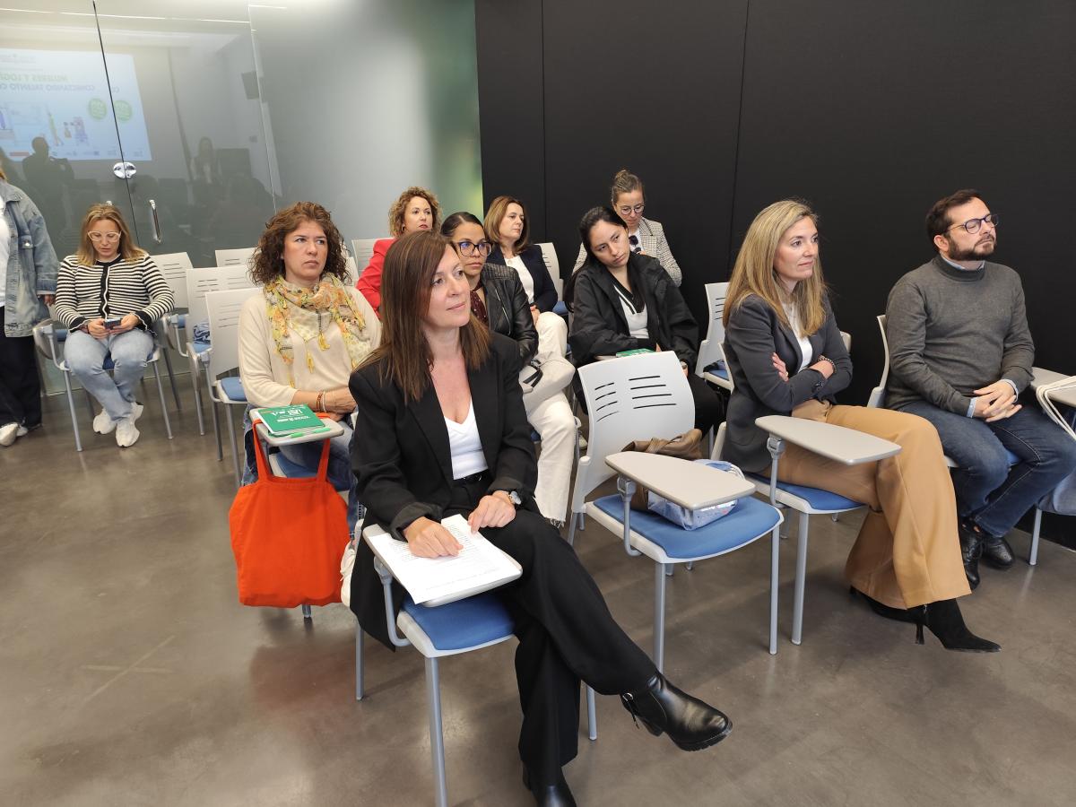 Medio centenar de mujeres se forma en el área logística a través de Acción contra el Hambre