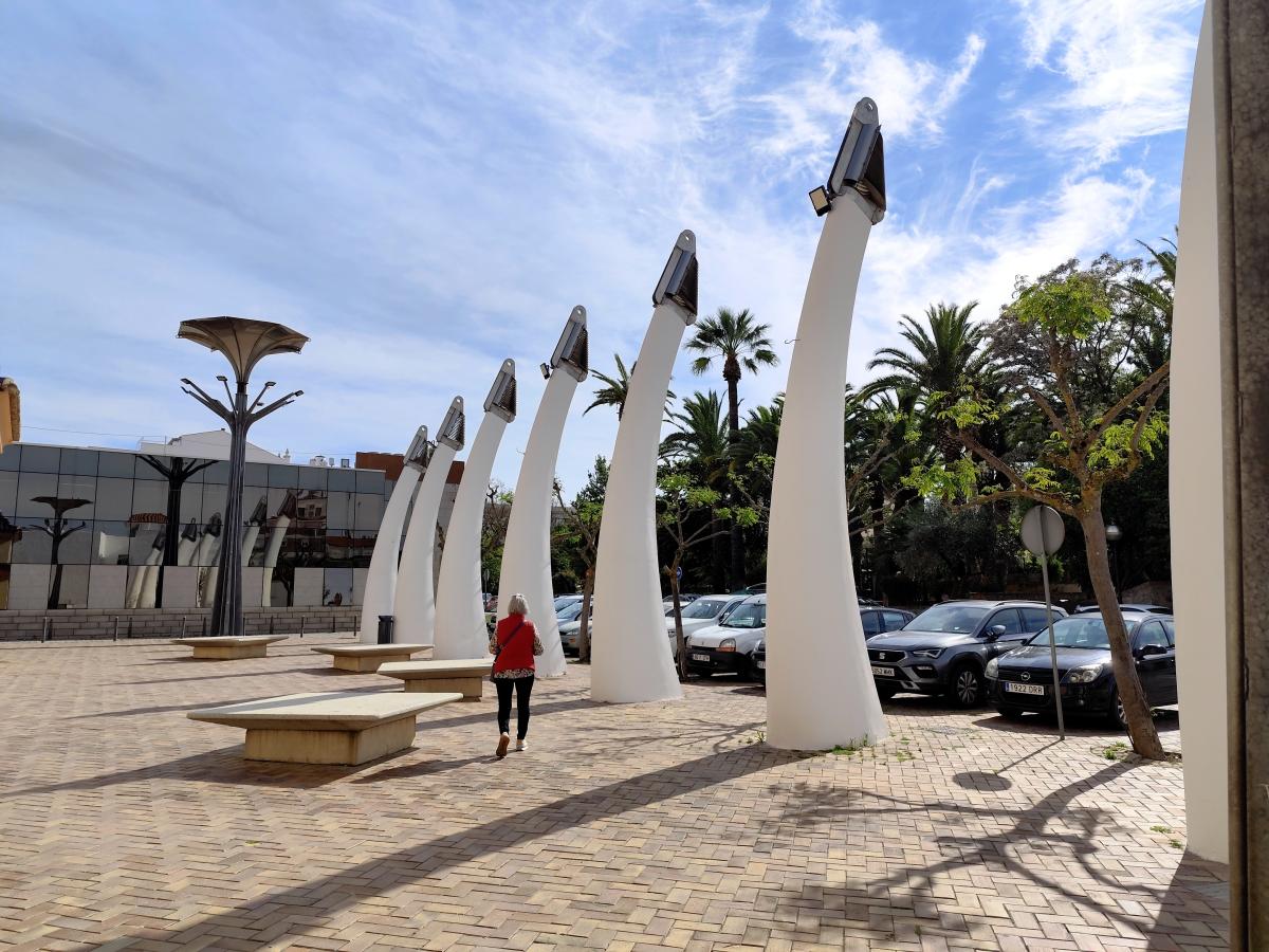 El Gobierno local valora una idea diferente a la inicial para decorar los pilares curvos